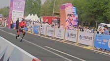 “하프 48분 기염” 베이징 로봇마라톤 대회, 中산뎬 결승선 통과
