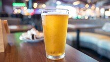 맥주 마시면 기분 좋아지는 이유…알코올 말고 ‘이것’ 때문?