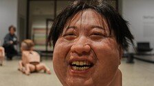독일 미술관에 나타난… 김정은·머스크 얼굴의 ‘로봇 개’