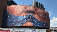 입 꿰맨 트럼프-그물 걸린 美군용기 사진… ‘이슬람 혁명 디자이너’의 가성비 선전전