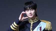 ‘모델 출신 승무원’ 변우석 누나, 쌍둥이가 따로 없네