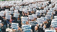 “영업익 현금으로 나눠달라” 한국식 성과급에 흔들리는 기업들