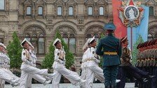 북한軍 ‘러 열병식’ 첫 행진… 혈맹관계 과시