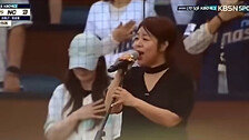 애국가 논란 엄지영 “불편 드려 죄송…정중히 사과”