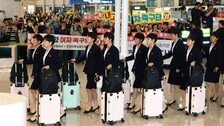 北 女축구단 35명 방한… 환영인사에도 묵묵부답