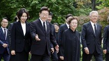 李 “盧 못다 이룬 개혁 추진…결코 물러서지 않겠다”