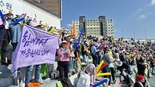 “오 필승 내고향”…공동 응원단 환호성 속 우승 차지한 北 여자축구팀