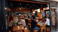 8년새 2만4000곳 폐업…고물가·술 끊는 20대에 ‘반토막’ 난 동네 술집