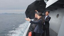 김정은, 좌초됐던 강건호 항해 참관…주애, 전함에 같이 올랐다