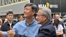 PC방 누빈 젠슨 황…크래프톤·엔씨와 ‘피지컬 AI’ 협업 포석