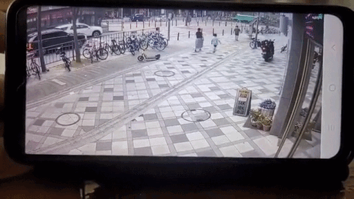 아이 향해 돌진한 세종시 버스…엄마가 끌어당겨 살았다