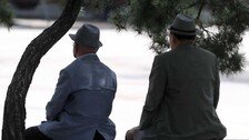 “기초연금 ‘소득하위 70%’ 기준 재검토” vs “노인 빈곤율 악화”