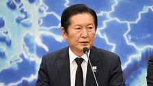 ‘주말 잠행’ 정청래, 이르면 이번주 연임 도전…‘친명’선 포기 압박