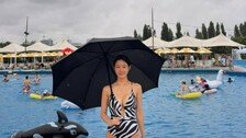 34세 한그루, 과감한 모노키니에 롱부츠…한강 수영장 나들이