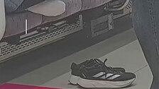 임산부석에 신발 벗고 다리 쭉…“더럽다” 참교육한 승객