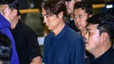 정몽규에 ‘분노의 개껌’…홍명보엔 “연봉 반납하고 나가”