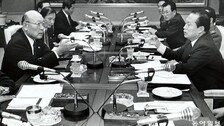 核설전 北대표, 김일성 사진 찢고 “생떼 쓰는 대머리” 막말