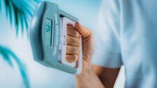“병뚜껑 안 열리나요?”…악력 5㎏ 감소, 사망 위험 16% 높았다