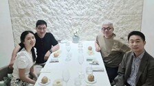이영애, 남편과 지인 모임 포착…우아한 룩 눈길