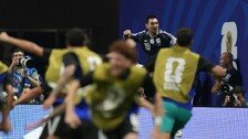 ‘메시 2도움’ 아르헨티나, 잉글랜드에 2-1 역전승…결승서 스페인 상대