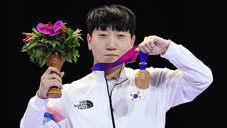 e스포츠 첫 금메달 김관우, 어머니 ‘너무 좋다’ 문자에 펑펑