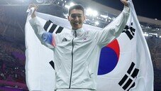 우상혁, AG 2연속 은메달…‘라이벌’ 바르심 못 넘었다