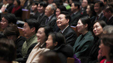尹, 3·1운동 기념예배 참석…“낮은 자세로 따뜻한 국정 펼칠것”