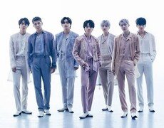 방탄소년단 단체 라방, 하이브 향해 “미치겠다. 빨리 발표 좀 해달라” 호소