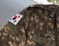 강다니엘, 입대 근황…태평양 어깨로 완성한 군복 자태