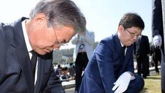 광주서 무릎 꿇은 문재인 “정권교체, 더민주당만이 가능” 호소