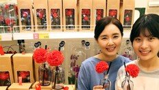 카네이션 방향제… 어버이날 선물 어때요
