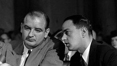 트럼프 멘토는 매카시즘 앞장 ‘악마의 변호사 로이 콘’