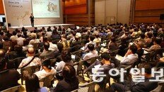 ATM에 스마트폰 대자 지폐 툭… 목소리 들려주자 인증