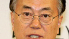 문재인 “국정원 국내정보 수집업무 폐지”… 개헌압박에 ‘개혁’ 맞불