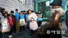 아베 “한국 정권 바뀌어도 위안부 합의 지켜야” 재협상 일축