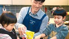 육아 위해 직장도 박찼지만… ‘전업 아빠’ 내색 못하고 쉬쉬