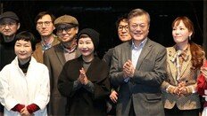 한국당 “문재인 아들 채용서류 고의파기 의혹” 문재인 “부산선 이럴때 ‘마! 고마해’라고 한다”