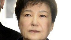 “당분간 변호인단만 만나겠다” 가족 접견도 거부한 朴 前대통령…왜?