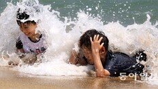 “파도야, 더위 데려가줘”