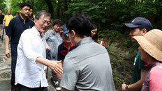 “휴가중에도 외교안보 실시간으로 챙겨”