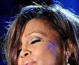 “故 휘트니 휴스턴, 어릴때 친척언니에 성추행 당해”