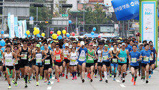 가을 햇살과 달리는 한강, 철각들과 겨루는 청계천