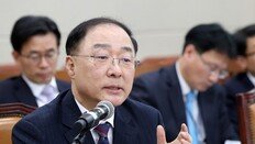 홍남기 “탄력근로 6개월로 확대… 가업상속세 완화 필요”