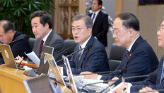 문재인 대통령 “고용 質 일부 높아졌지만 좋은 일자리 늘리기엔 실패”