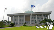 민주 39.8% 한국 24.3% 정의 7.5% 바른미래 6.3% 평화 2.7%