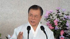 “광복후 경제 건설 문학작품 찾아라” 文대통령, 납북시인 김기림의 詩 낙점