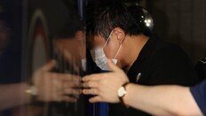 ‘조국 가족펀드 키맨’ 5촌 조카 구속… “범죄 소명·도망 우려”