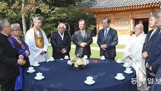 文대통령 “공수처 등 국민 공감”… 한국당 “국민 분열, 정치 탓만”