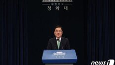 靑 “日, 지소미아 합의 왜곡말라” 경고