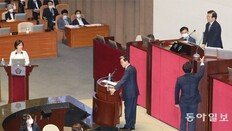 추미애 vs 야당 설전… 21대 첫 대정부질문부터 ‘고성 국회’